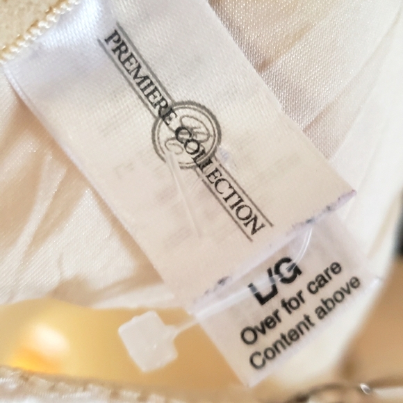 Premiere Collection Cream Camisole with Black Lace - Picture 3 of 3